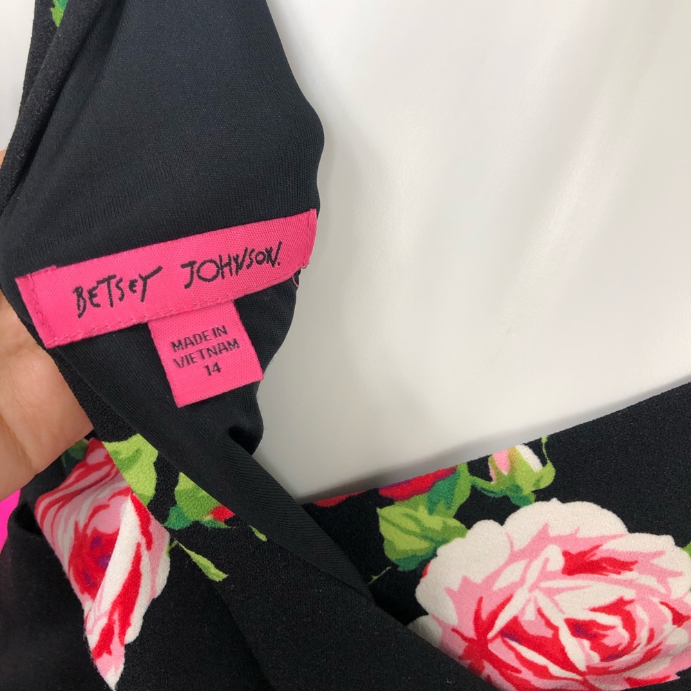 ❎SOLD Betsey Johnson Black Floral Crisscross Dress - Picture 8 of 10
